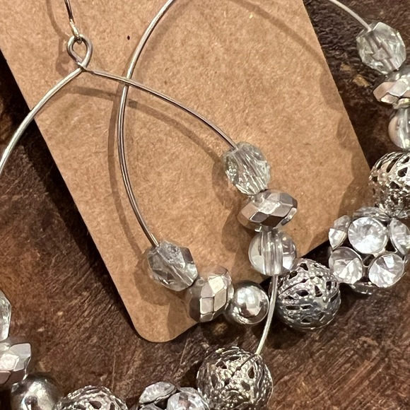 Vintage Jewelry Silver Hoop Earrings With Multi Textured Sized Beads - Picture 2 of 9